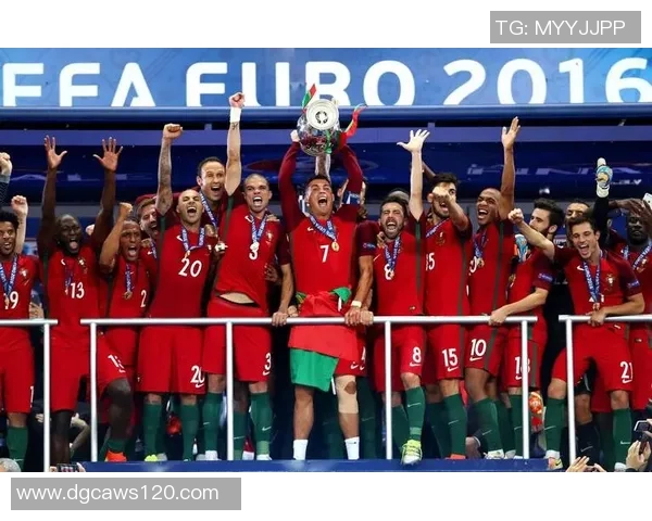 外国足球球星带领球队赢得荣耀的精彩时刻分析